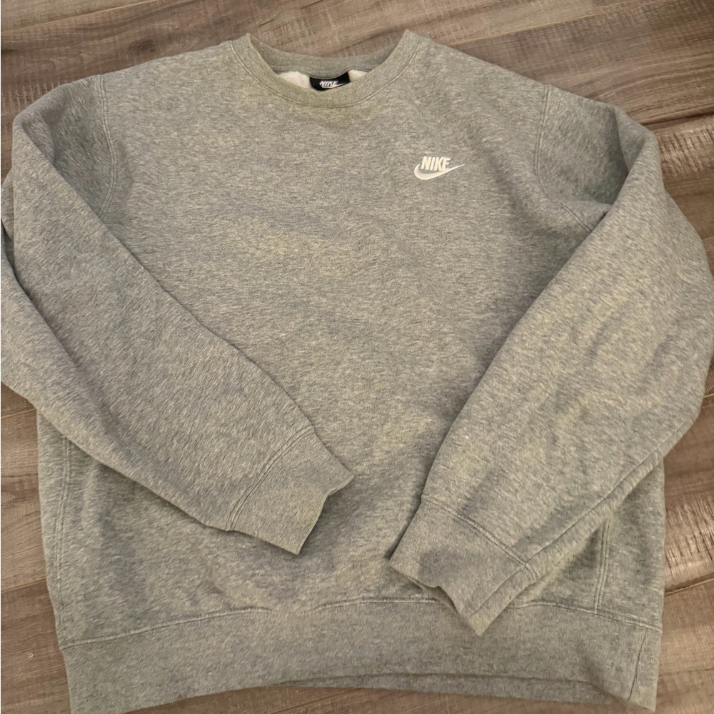 Nike Men’s Heather Gray Crewneck Sweatshirt